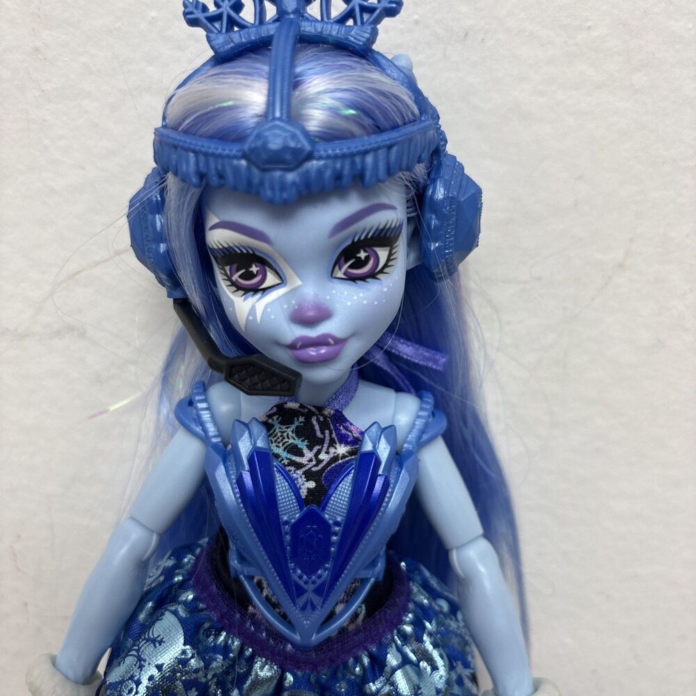 2023 Monster High Skulltimate Secrets Abbey Bominable Doll, Accessories, Clothes
